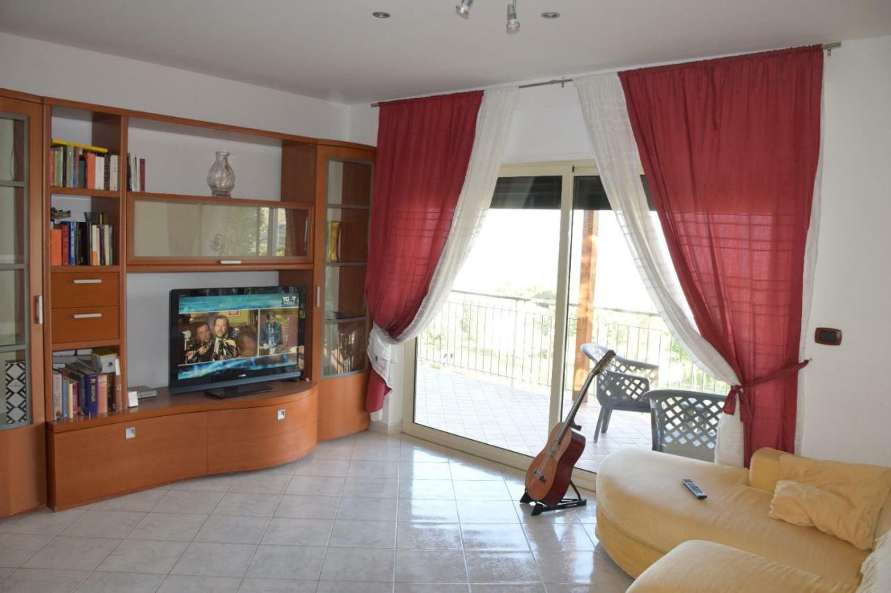Luna Apartaments Badolato Marina Buitenkant foto